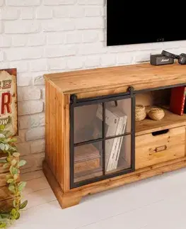 Estila Industriální stylový TV stolek Woodcut z masivní přírodní hnědé barvy se šuplíky, poličkami a skleněnými dvířky 160cm
