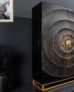 Estila Art deco orientální barová skříňka z mangového dřeva s kovovými detaily v černé a zlaté barvě 190 cm