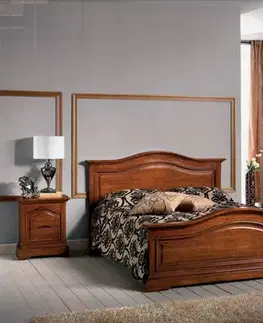 Estila Masivní manželská postel Mozatti v klasickém stylu s vyřezávanými čely v hnědé barvě bez nožiček 165x195cm