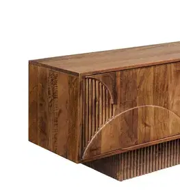 Estila Designový art deco čtyřdveřový TV stolek Sonia s geometrickým reliéfem z masivního mangového dřeva v hnědé barvě 200 cm