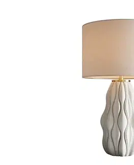Estila Designová moderní stolní lampa Davey s keramickou podstavou se zvlněným vzorem a textilním stínítkem v bílé barvě 65 cm