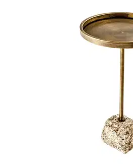 Estila Art deco kulatý příruční stolek Stone se zlatou kovovou deskou s vyvýšeným okrajem a asymetrickou mramorovou podstavou 60 cm