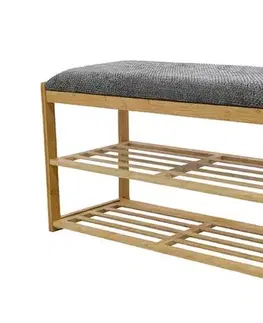 Estila Designová moderní lavice Bobby s šedým čalouněným sedadlem a světlým hnědým bambusovým rámem a dvěma policemi na boty 80 cm