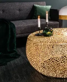 Estila Moderní glamour zlatý konferenční stolek Hoja kulatého tvaru s organickým designem z kovu 80 cm