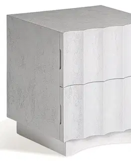 Estila Luxusní art deco čtvercový bílý noční stolek Zarina se dvěma šuplíky s betonovým efektem s vroubkováním 50 cm