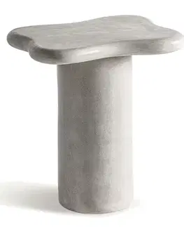 Estila Luxusní art deco atypický šedý příruční stolek Morisa s válcovou nohou a vlnitou vrchní deskou s mramorovým efektem 61 cm