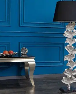 Estila Moderní stojací lampa Ginka ve stříbrném provedení s ozdobnými listy ginka a s černým stínítkem 122cm