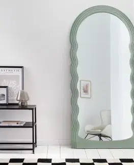 Estila Art deco moderní vysoké zrcadlo Swan s vlnitým rámem v pastelové zelené barvě 160cm