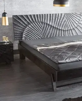 Estila Moderní luxusní masivní manželská postel Cumbria v černé barvě na matraci 180x200cm