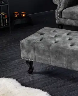 Estila Vintage taburetka Marlon s šedým sametovým čalouněním s chesterfield prošíváním a masivními vyřezávanými nožičkami 80cm