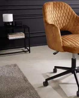 Estila Designová moderní otočná židle Pedro s okrovým žlutým sametovým potahem a konstrukcí s kolečky 82 cm