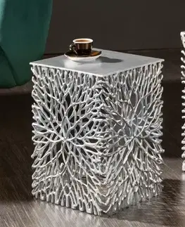 Estila Designový set dvou příručních stolků Hoja z kovu ve stříbrné barvě 30-33cm