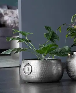 Estila Orientální designový set nízkých stříbrných květináčů Cobre ze slitiny kovu s kulatými rukojeťmi 40cm