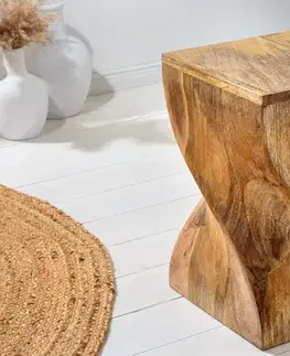 Estila Masivní židle Twist se zatočeným designem z mangového dřeva v přírodní hnědé barvě 45 cm