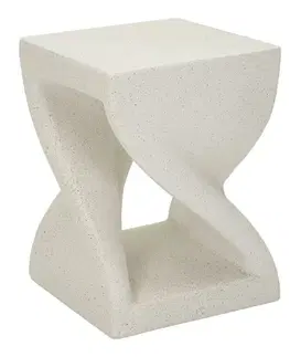 Estila Moderní čtvercový příruční stolek Twist se zatočeným designem s policí v bílém kameninovém provedení 45 cm