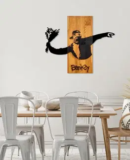 Dekorativní dřevěný doplněk na zeď Banksy - Flower Thrower