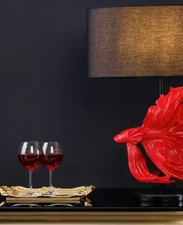 Estila Designová stolní lampa Sidoria s červenou podstavou ve tvaru ryby s černým kulatým stínítkem 64cm