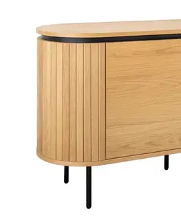 Estila Moderní art deco oválný příborník Maderia se dvěma dvířky a lamelovým reliéfem v přírodním hnědém dubovém provedení 120 cm
