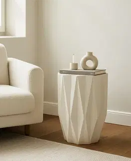 Estila Moderní kulatý příruční stolek Ella s geometrickým kosočtvercovým designem v bílém kameninovém provedení 53 cm