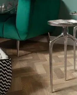Estila Moderní set dvou kulatých příručních stolků Notion z kovu ve stříbrné barvě 59cm