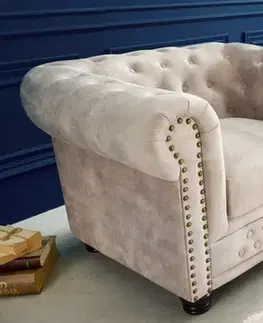 Estila Luxusní chesterfield křeslo Contessa s čalouněním v barvě šampaňského s prošíváním a kovovým zdobením 105cm