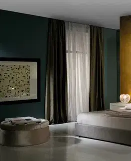 Estila Moderní designová postel Lourdes s čalouněním v šedé barvě a s úložným prostorem 140-180cm