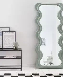 Estila Art deco moderní vysoké zrcadlo Swan s vlnitým rámem v pastelové zelené barvě 160cm