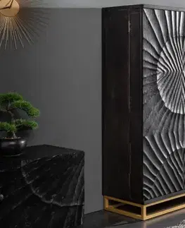 Estila Art-deco vysoká barová skříňka Cumbria z vyřezávaného mangového dřeva se zlatou podstavou 141cm