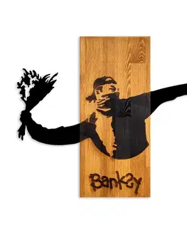 Dekorativní dřevěný doplněk na zeď Banksy - Flower Thrower
