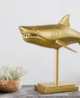 Estila Zlatá designová dekorace žralok Perry z kovové slitiny na podstavci 68cm