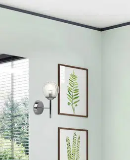 Jednoduché chromované nástěnné svítidlo se skleněným stínidlem Best