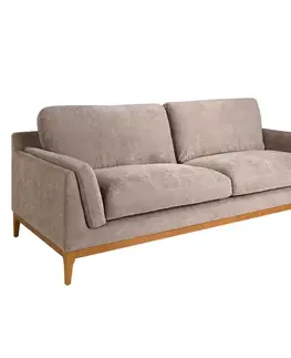 Estila Luxusní moderní trojsedačka Vita Naturale s retro nádechem s textilním potahem v hnědo šedé barvě a dřevěnými nožičkami 240 cm
