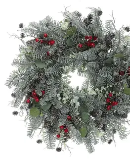 Umělý vánoční věnec s červenými bobulemi a šiškami, průměr 53 cm