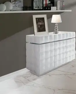 Estila Lesklý moderní příborník Donato v bílé barvě 140cm s dvířky