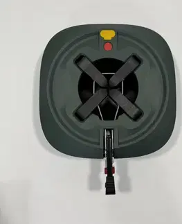 Stojan na vánoční stromek s pedálem, tm.  zelený