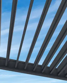 Bioklimatická pergola INTRO PLUS 4x3 m ke stěně Rojaplast