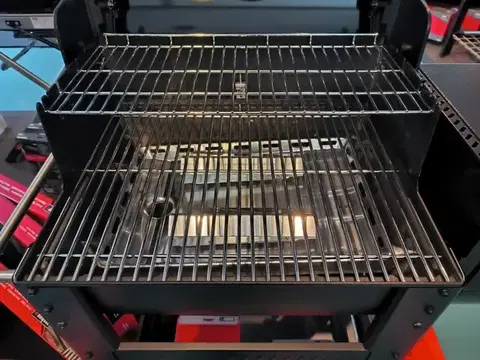 Peletový gril Weber Smoque