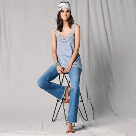 Top s macramé, modrý