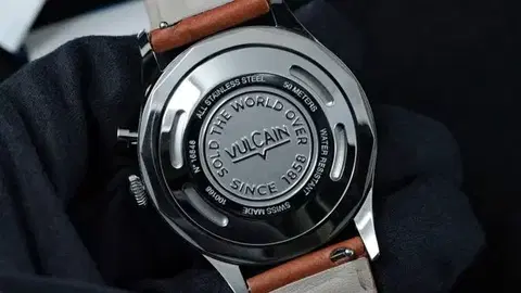Vulcain Cricket Classique 39 mm - Eggshell - Black Plain
