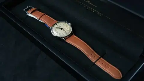Vulcain Cricket Classique 39 mm - Eggshell - Black Plain