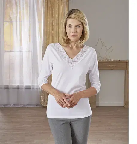 Halenka s krajkou