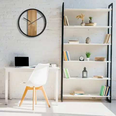 Moderní hodiny o průměru 50cm v kombinaci dřeva a kovu