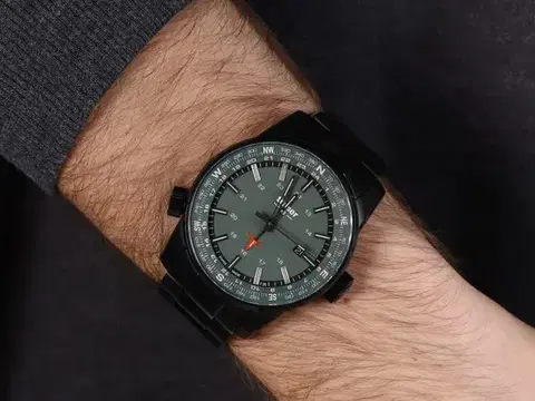 Traser P68 Pathfinder GMT Green Ocel