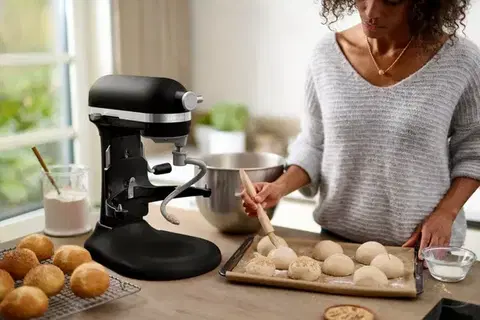 Kuchyňský robot KitchenAid 5KSM70SHX - černá