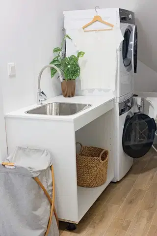 Kuchinox ELZA dřezová baterie stojánková s elastickým ramenem BKE_461D