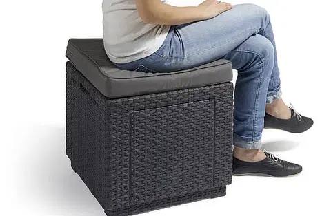 DEOKORK Zahradní ratanový taburet CUBE (antracit) ZDARMA PODUŠKA