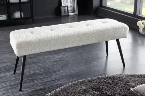 Estila Moderní buklé čalouněná lavice Soreli s bílým potahem s dekorativním prošíváním 100 cm