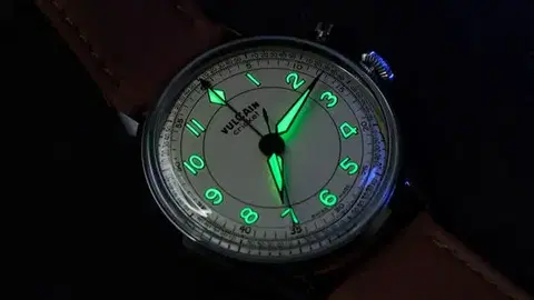 Vulcain Cricket Classique 39 mm - Eggshell - Black Plain