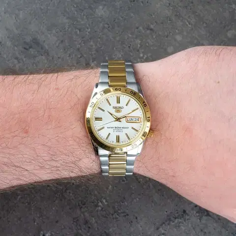 Seiko SNKE04K1