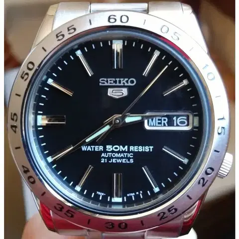 Seiko 5 SNKE01K1